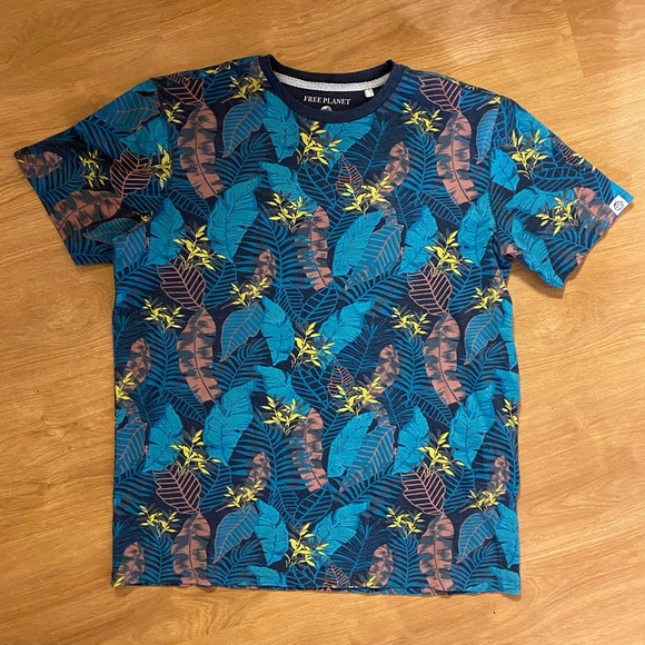 Free Planet Tee Men’s Large - Palms & Floral Print - Picture 1 of 3
